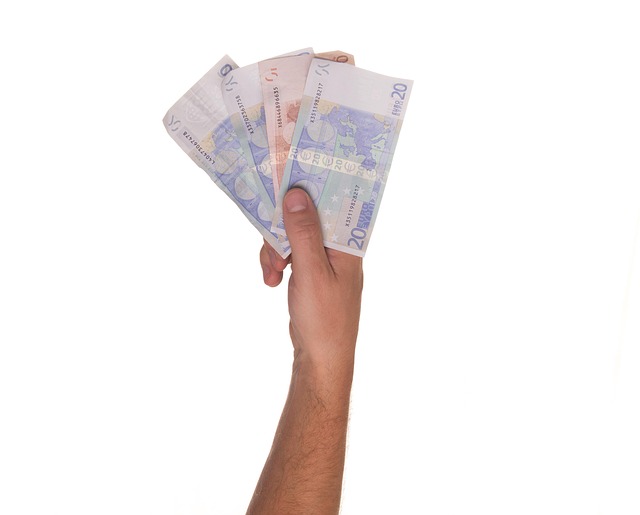 Fordel lønnen etter forfall og faktiske kostnader